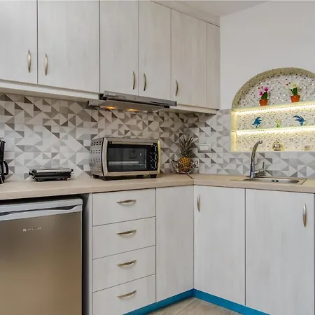 Adamantios & Bed & Breakfast 3*