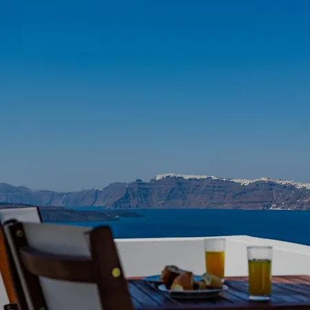 Adamantios & Bed & Breakfast Akrotírion