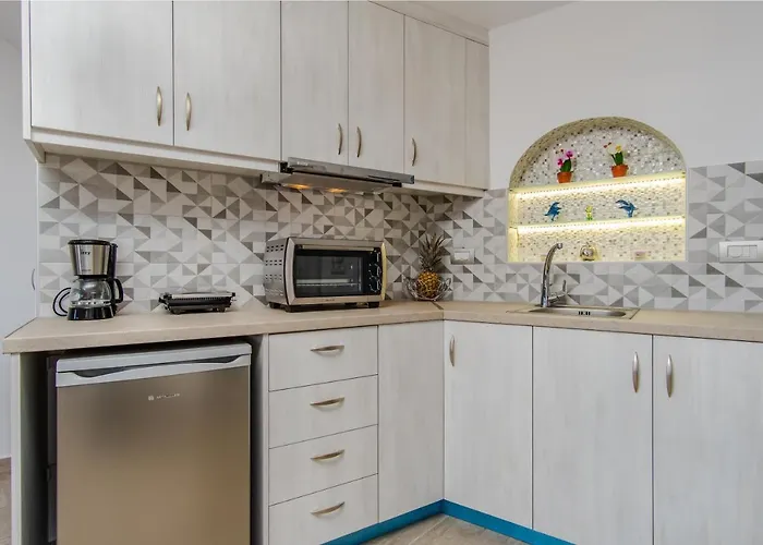 Adamantios & Alojamento de Acomodação e Pequeno-almoço 3*