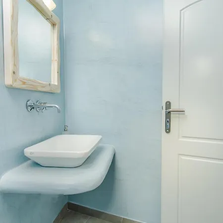 Adamantios & Nocleg ze śniadaniem