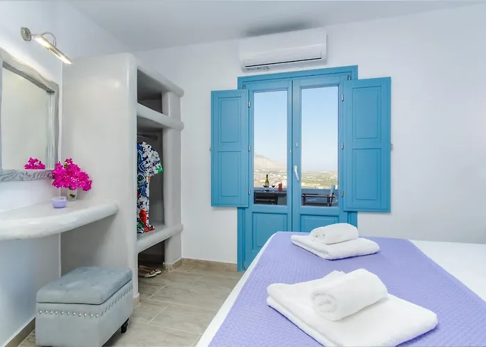 Adamantios & Couette-café Akrotírion