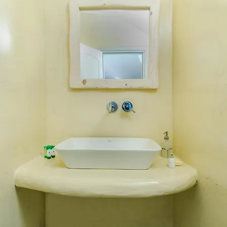 Bed & Breakfast Adamantios & *